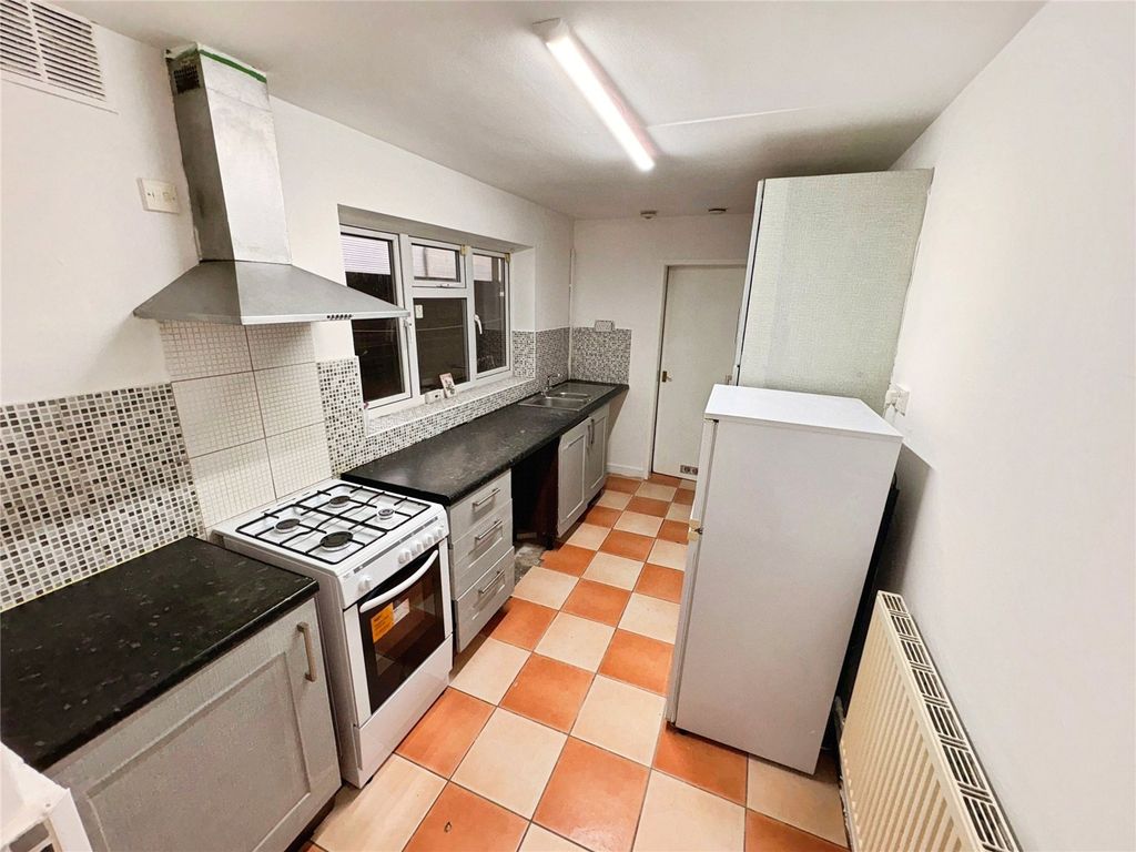 Property photo 3 of 9 Kitchen