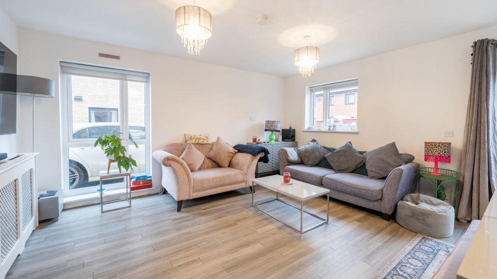 Property photo 2 of 19