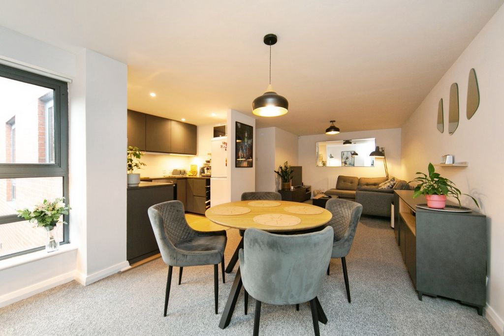 Property photo 1 of 18 Pbox-Img.Jpg