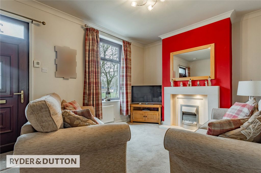 Property photo 3 of 21 Lounge