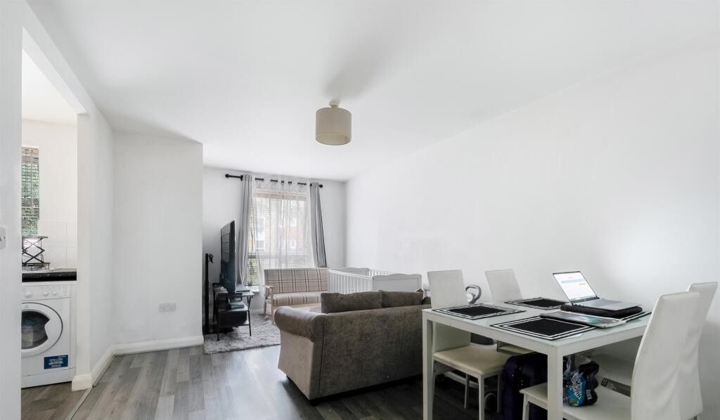 Property photo 3 of 8 1893_Cry113220_Img_02_0000