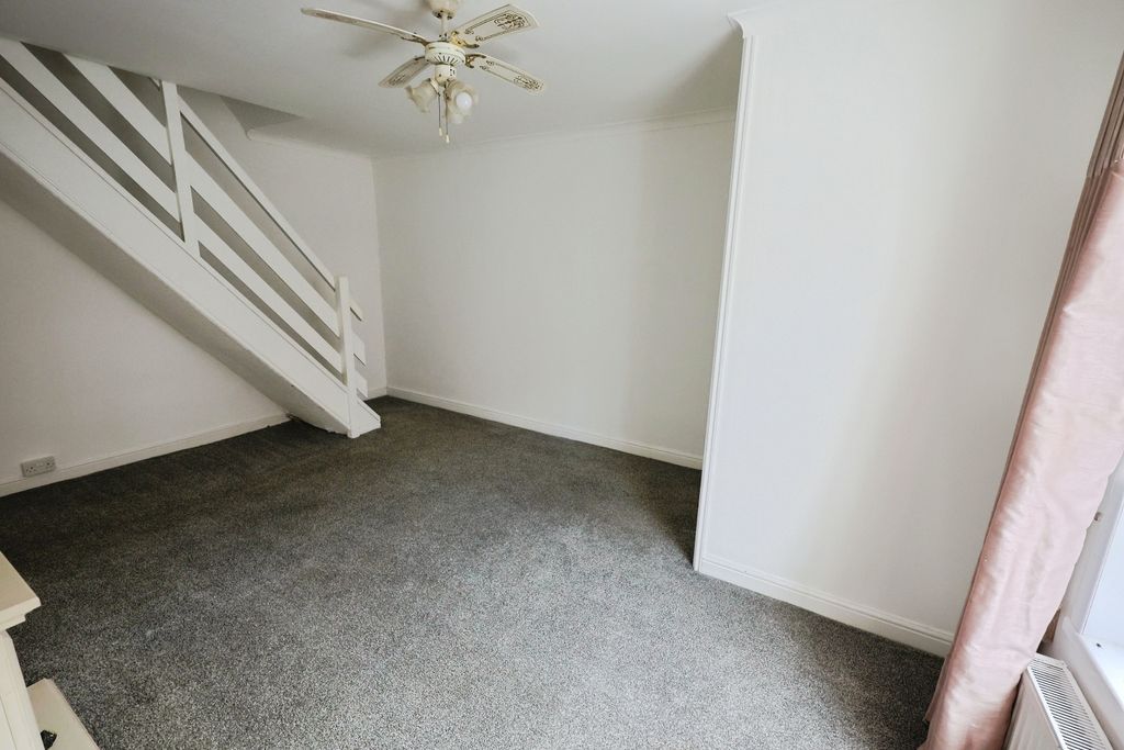 Property photo 3 of 10 Pbox-Img.Jpg