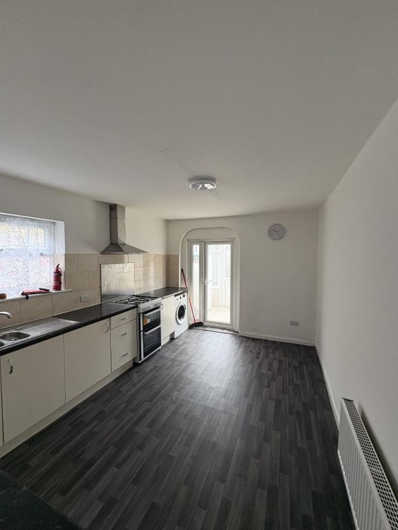 Property photo 3 of 14 Large Kitchen