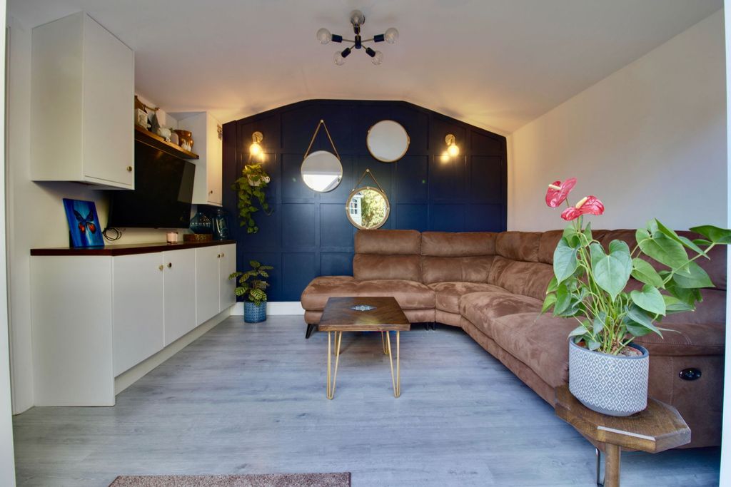 Property photo 3 of 24