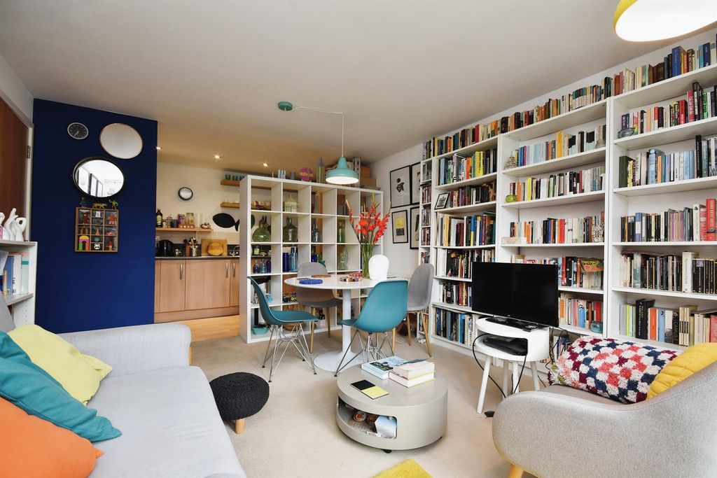 Property photo 3 of 14