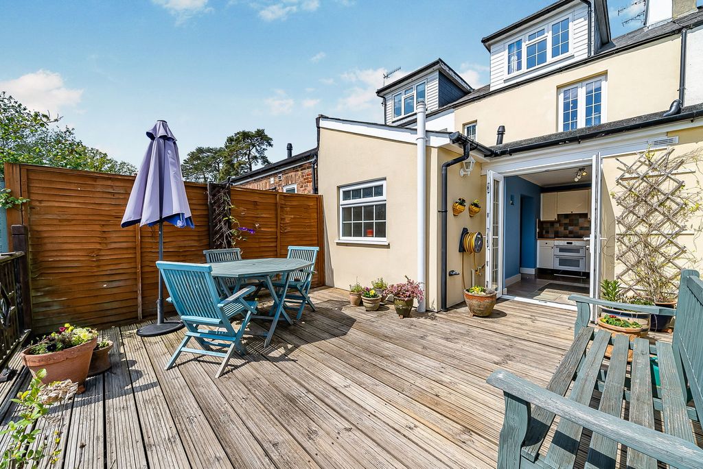 Property photo 1 of 32
