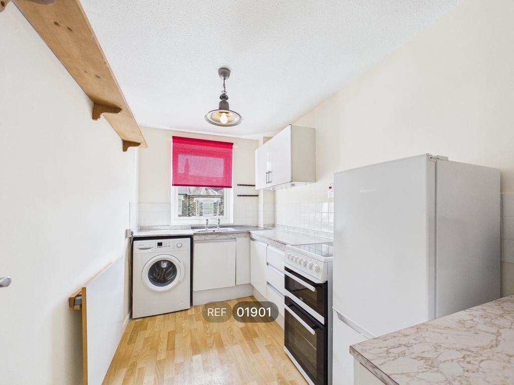 Property photo 3 of 6 Kitchen