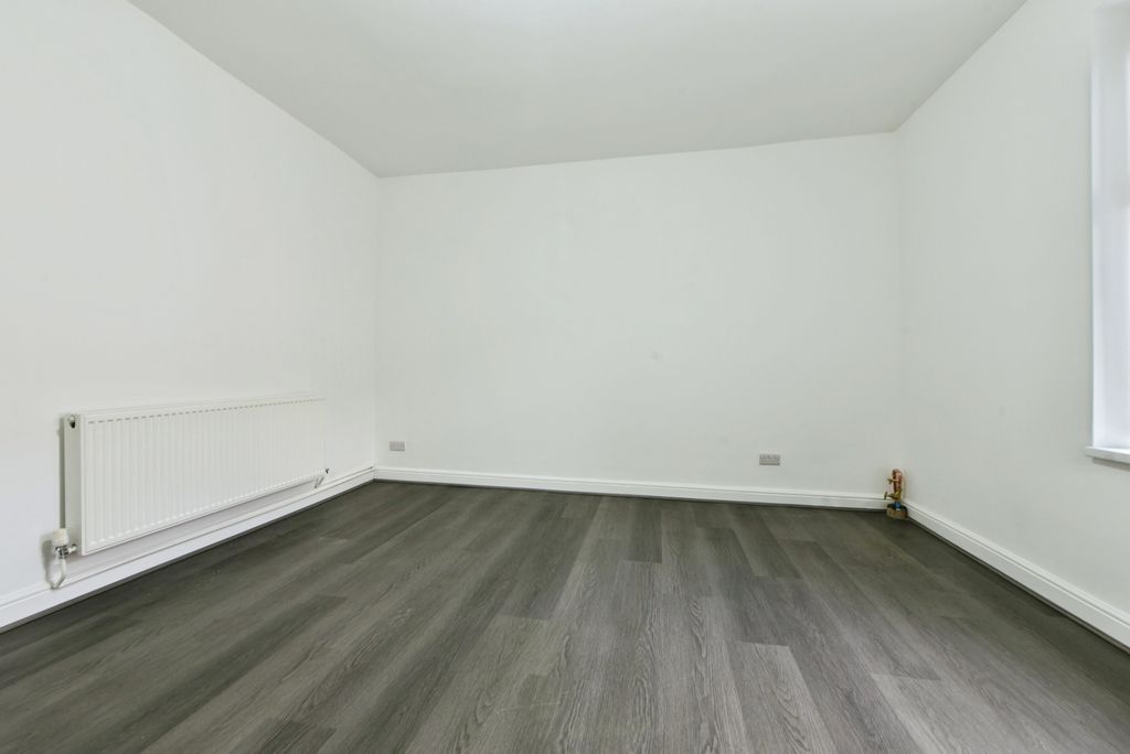 Property photo 3 of 17 Pbox-Img.Jpg