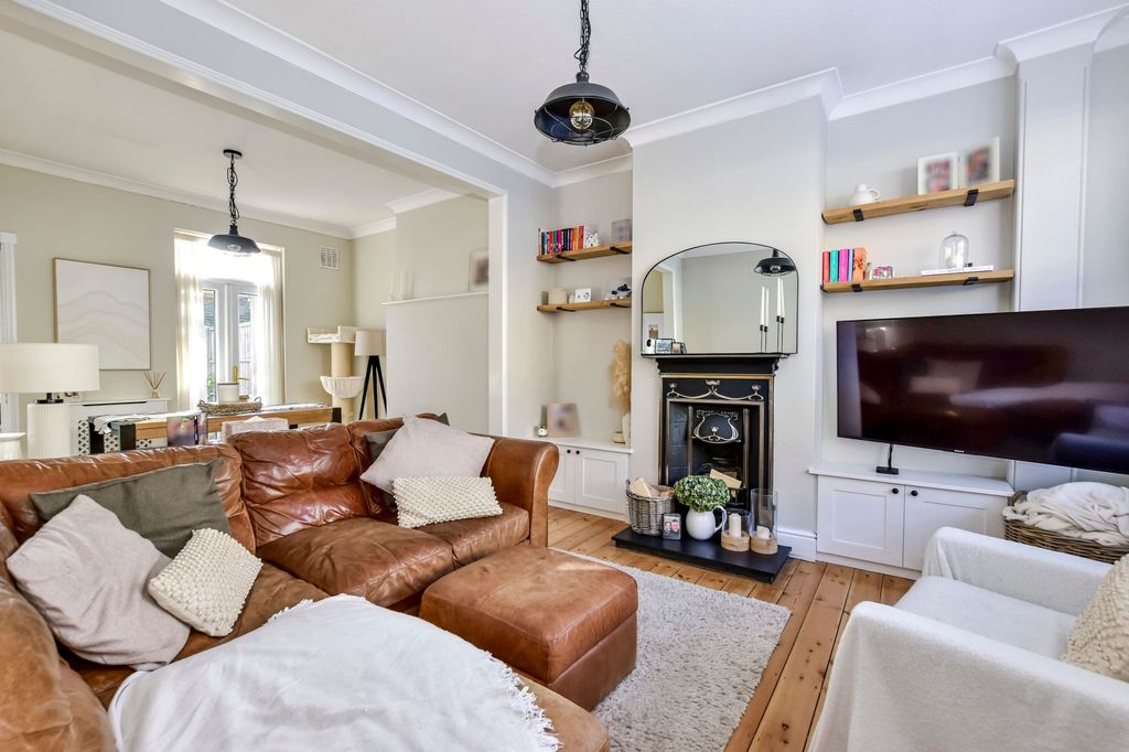 Property photo 2 of 21