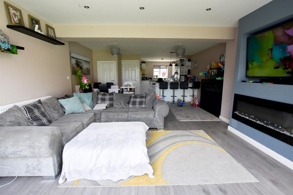 Property photo 3 of 16 Picture4.Jpg