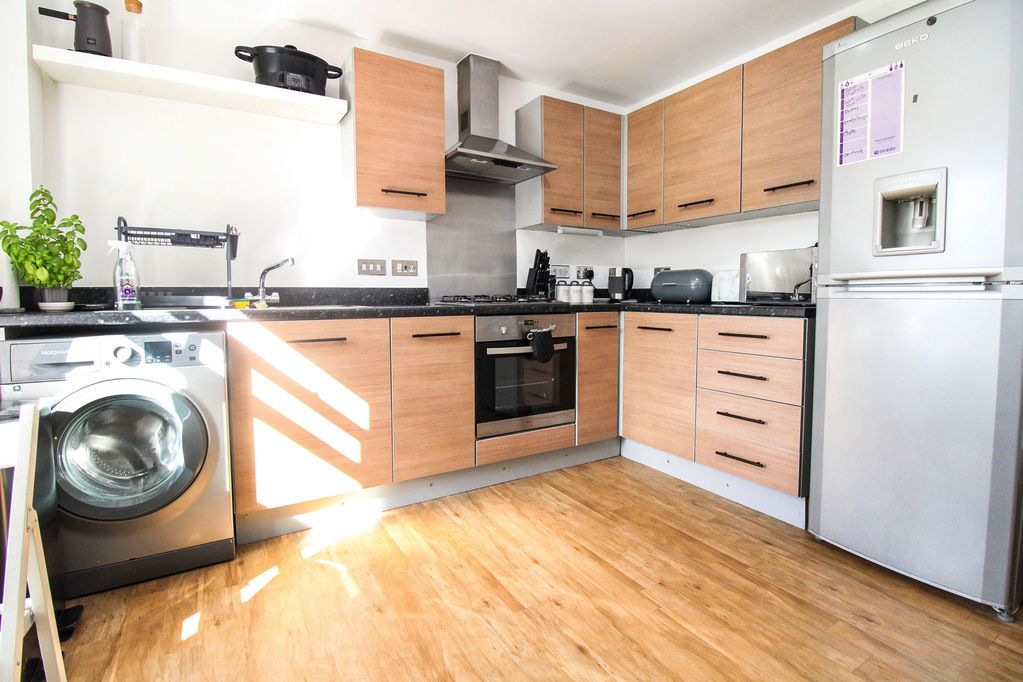 Property photo 3 of 11 Kitchen