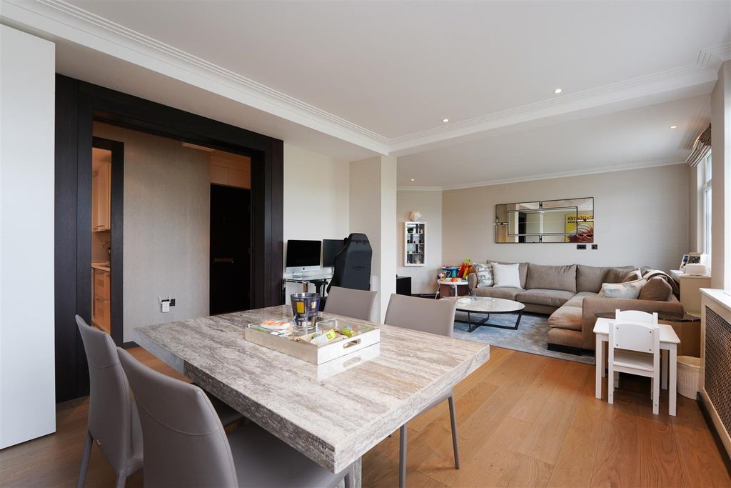 Property photo 2 of 16 Flat 28, Ovington Court  (8).Jpg