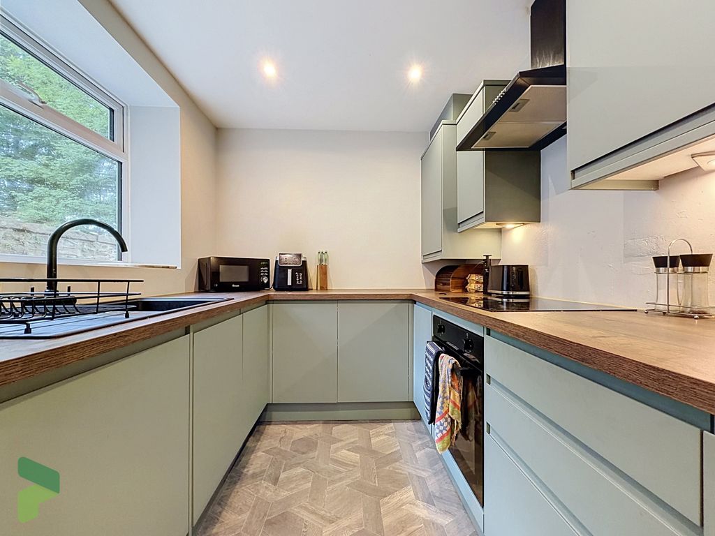 Property photo 1 of 16 Fully Fitted Kitchen