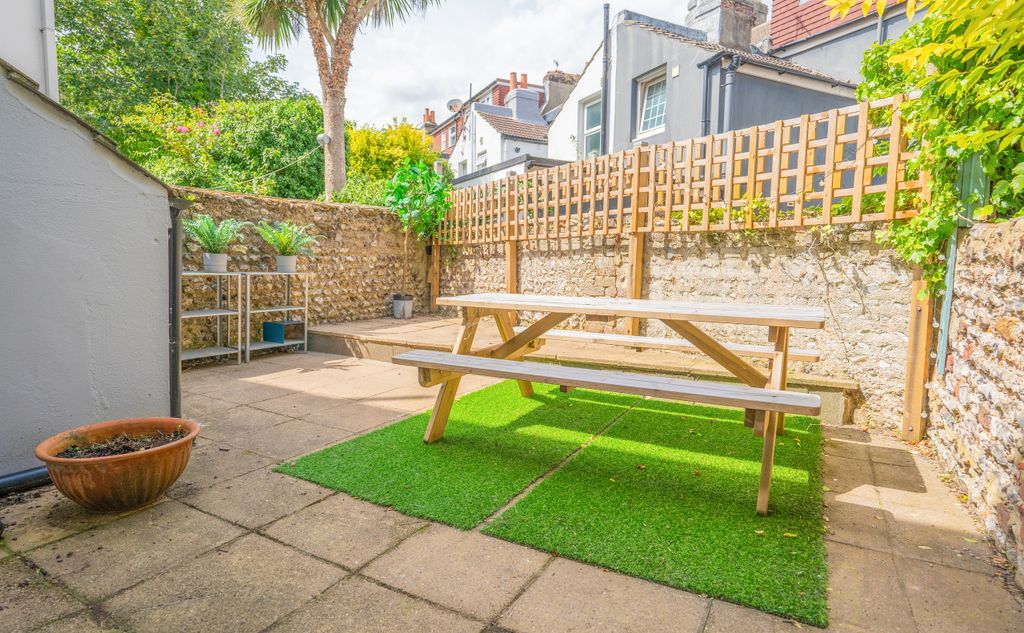 Property photo 1 of 17 Photo 14