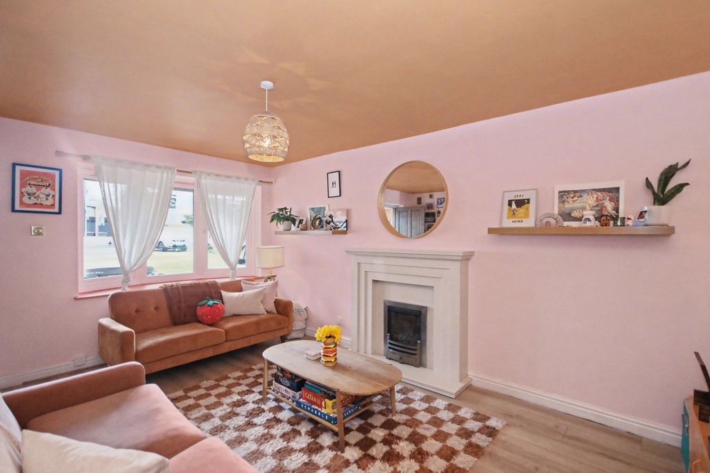 Property photo 3 of 35