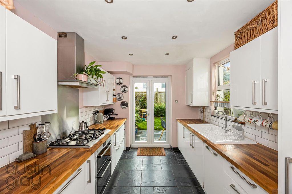 Property photo 2 of 15 Byron Street, 20_011.Jpg