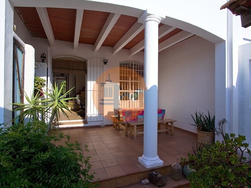Property photo 2 of 42