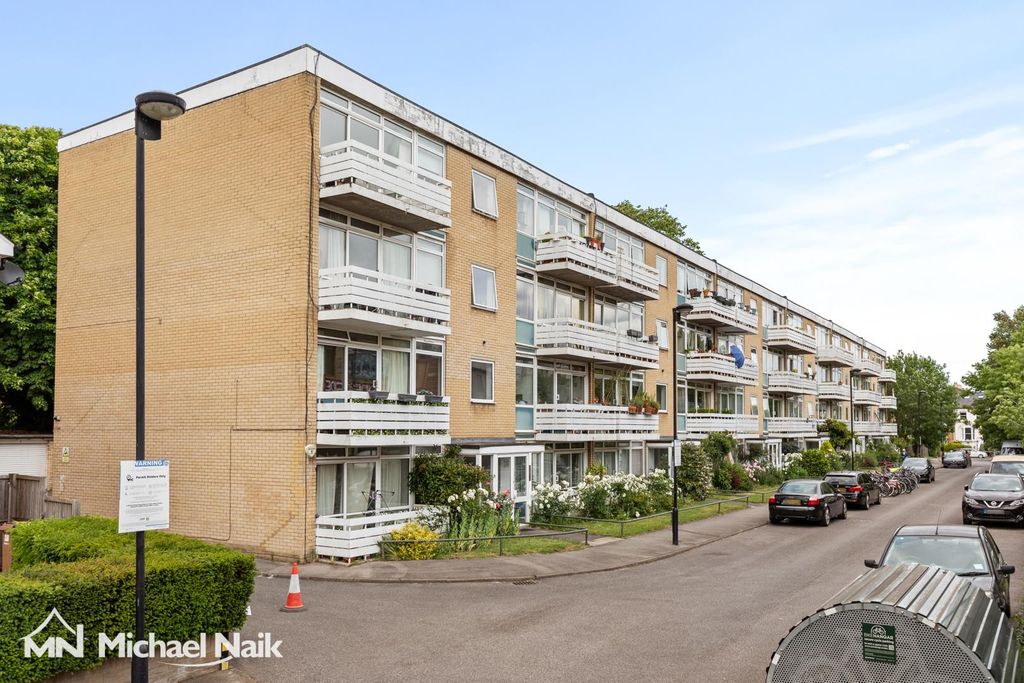 Property photo 1 of 13 Arbor Court, N16