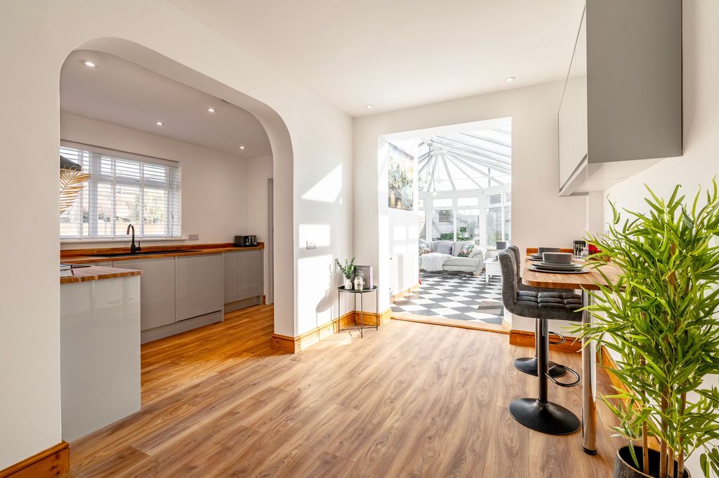 Property photo 2 of 23