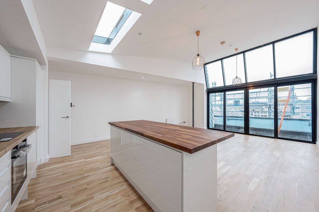 Property photo 2 of 15 Gallery