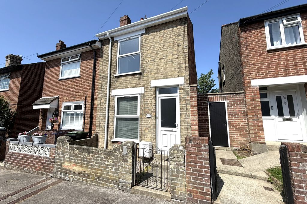 Property photo 1 of 12 A Lovely 3 Bed Semi For Sale In Pakefield