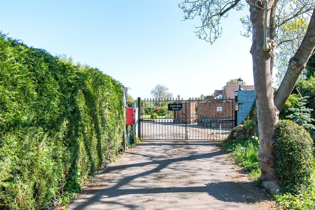 Property photo 2 of 36 Picture No. 53