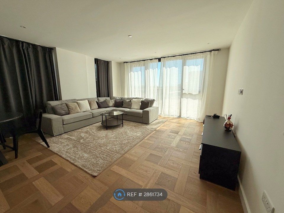 Property photo 3 of 34 Living Room