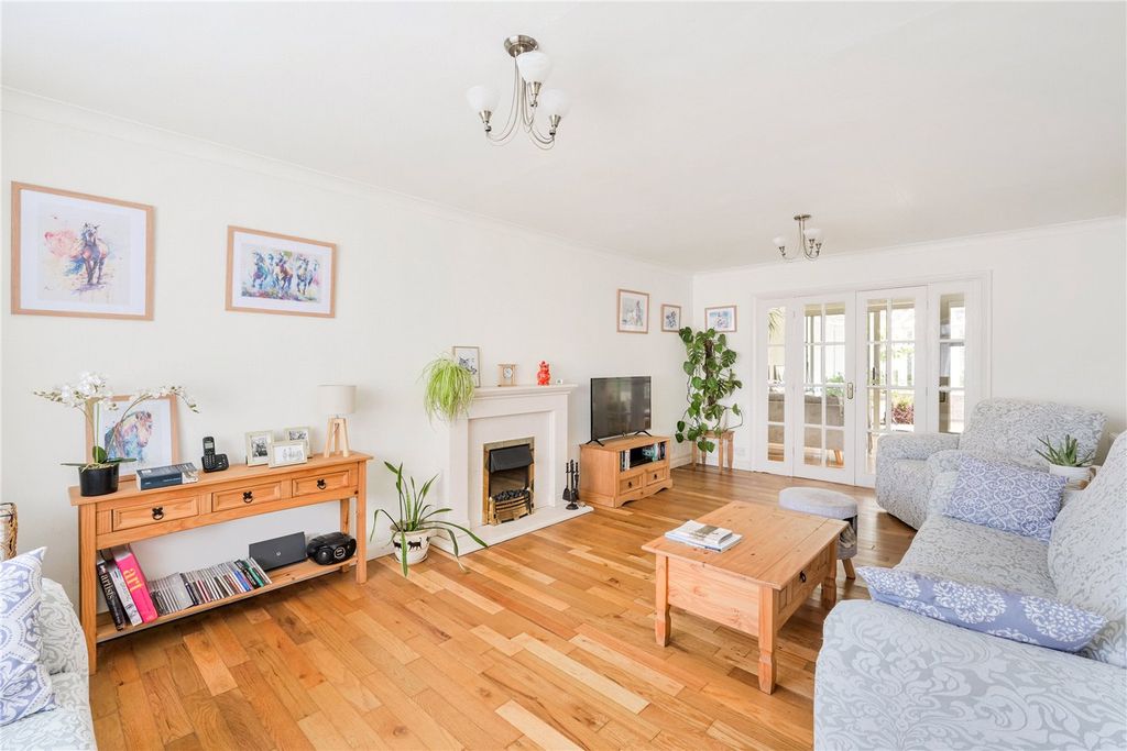 Property photo 2 of 28 Picture No. 36