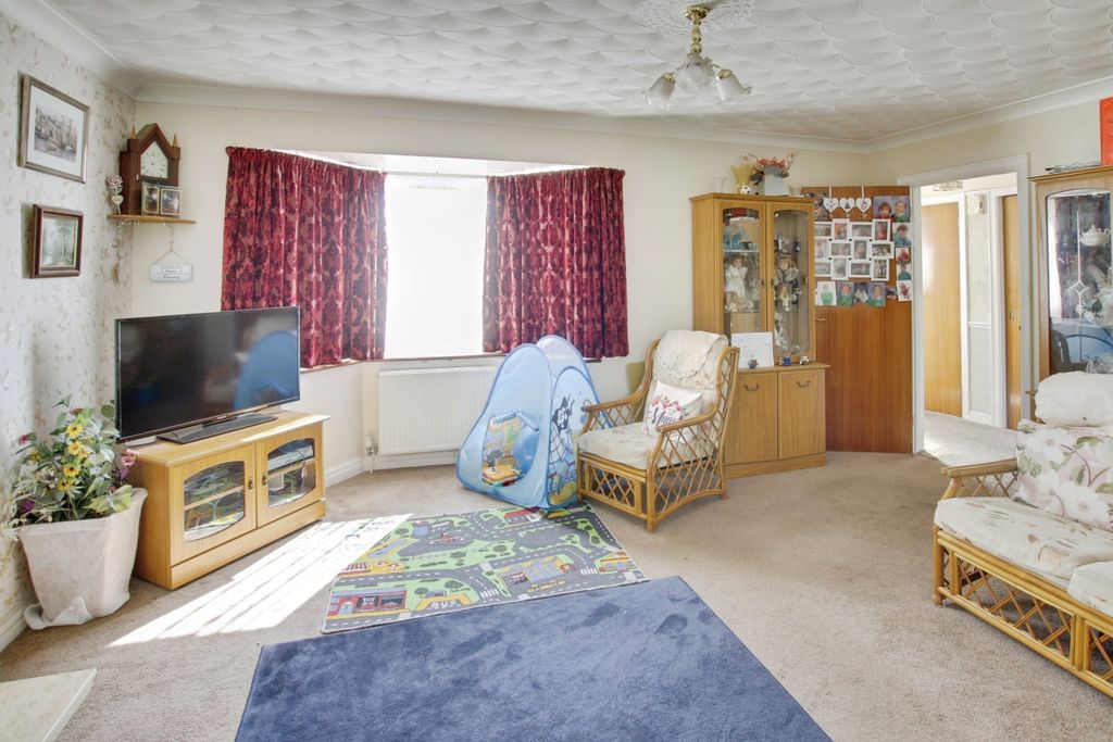 Property photo 2 of 13