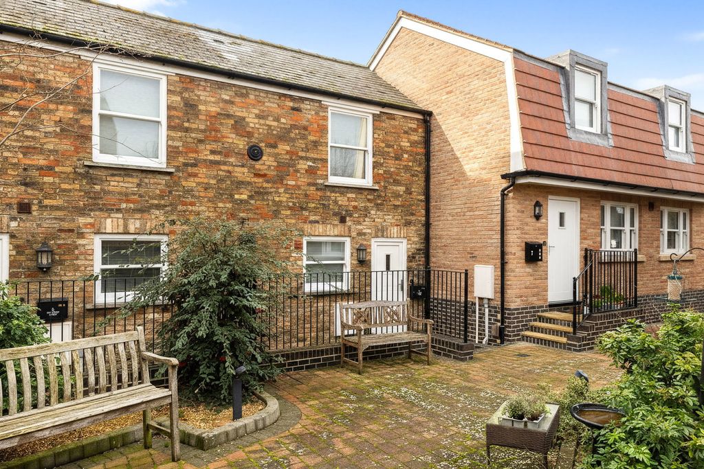 Property photo 1 of 5