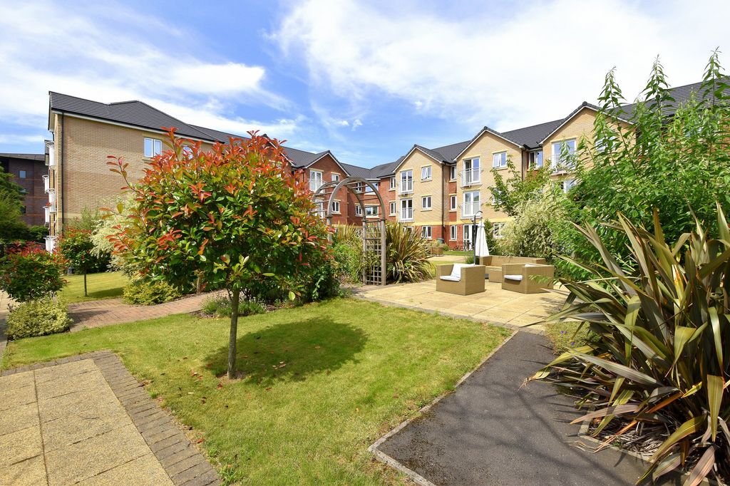 Property photo 1 of 8 Photo 01