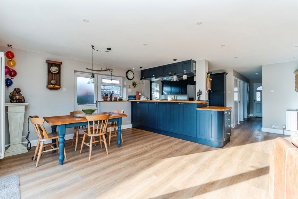 Property photo 2 of 20 Pbox-Img.Jpg