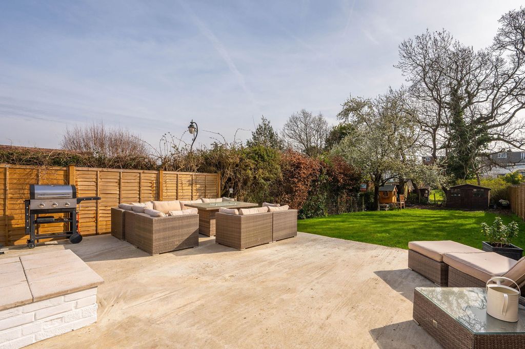 Property photo 2 of 20