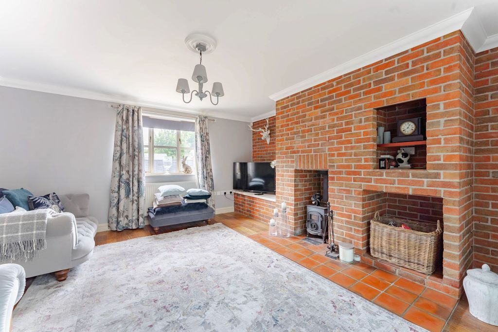 Property photo 2 of 25