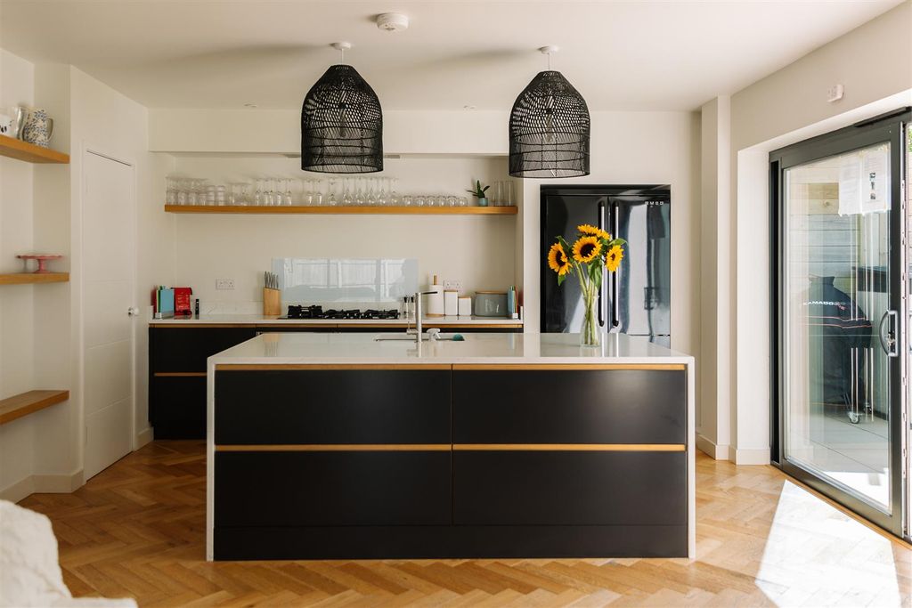 Property photo 3 of 38