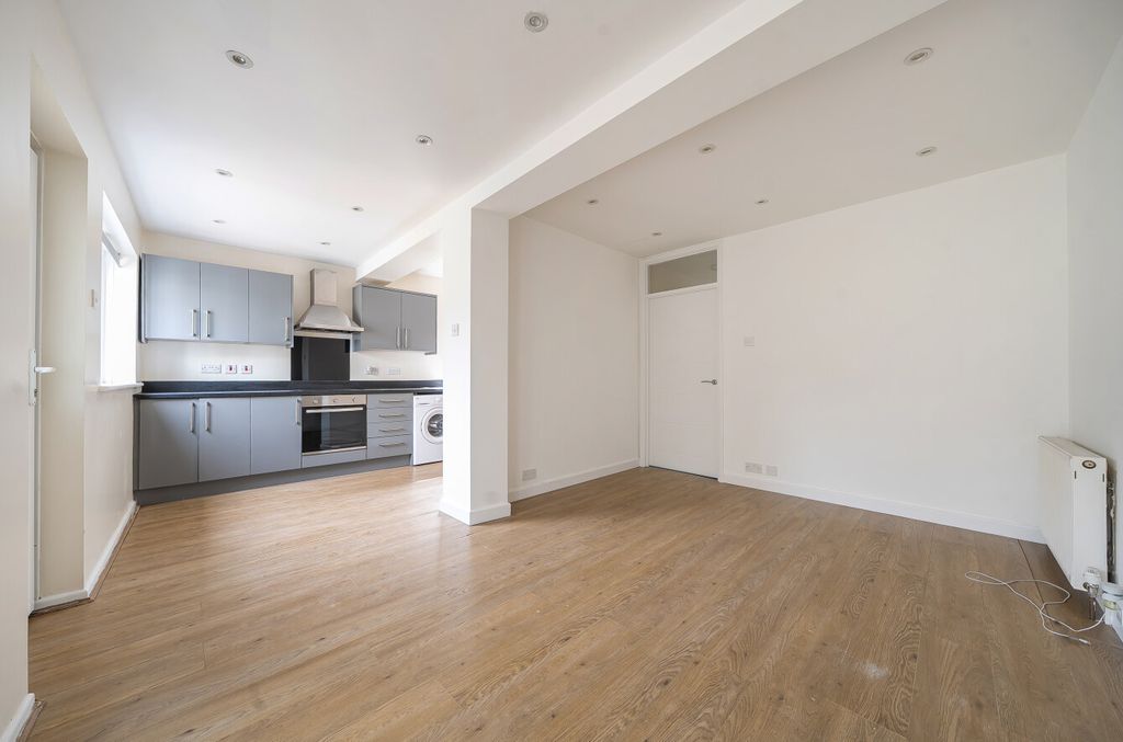 Property photo 2 of 16 1440947-14-69d901...