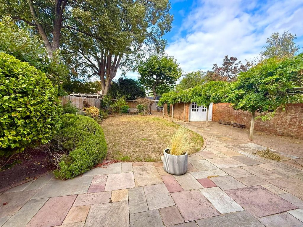 Property photo 2 of 12 Garden.Jpg