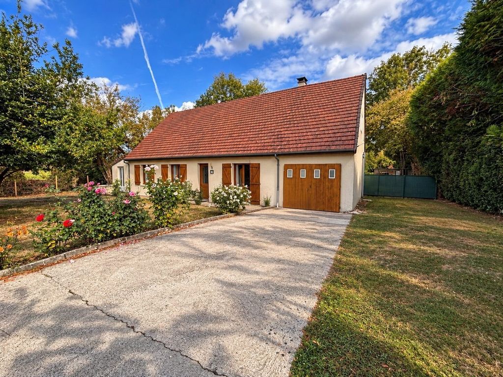 Property photo 1 of 16 Doue – Family Home Of 178 m² – 5 Bedrooms – Land