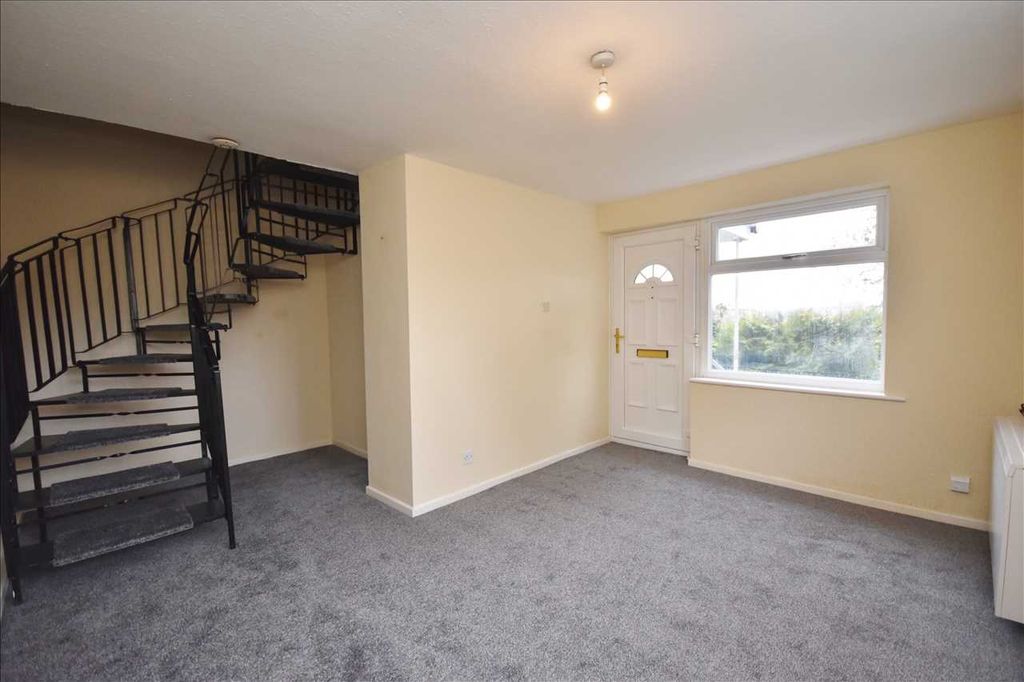 Property photo 2 of 6 Lounge/Dining Area