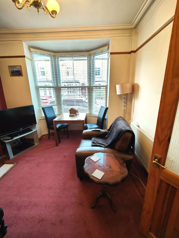 Property photo 3 of 16 Lounge 2