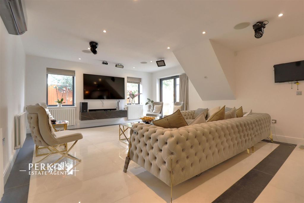 Property photo 1 of 17 Rec.Jpg