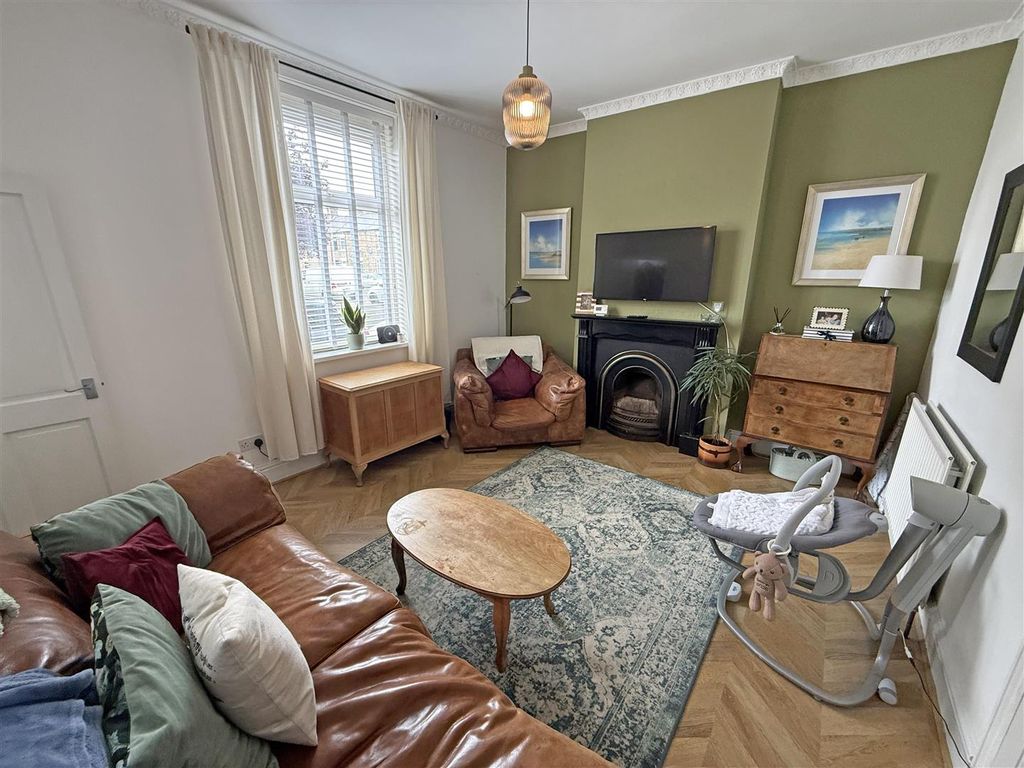 Property photo 3 of 10 Avenue Terrace Lounge.Jpg