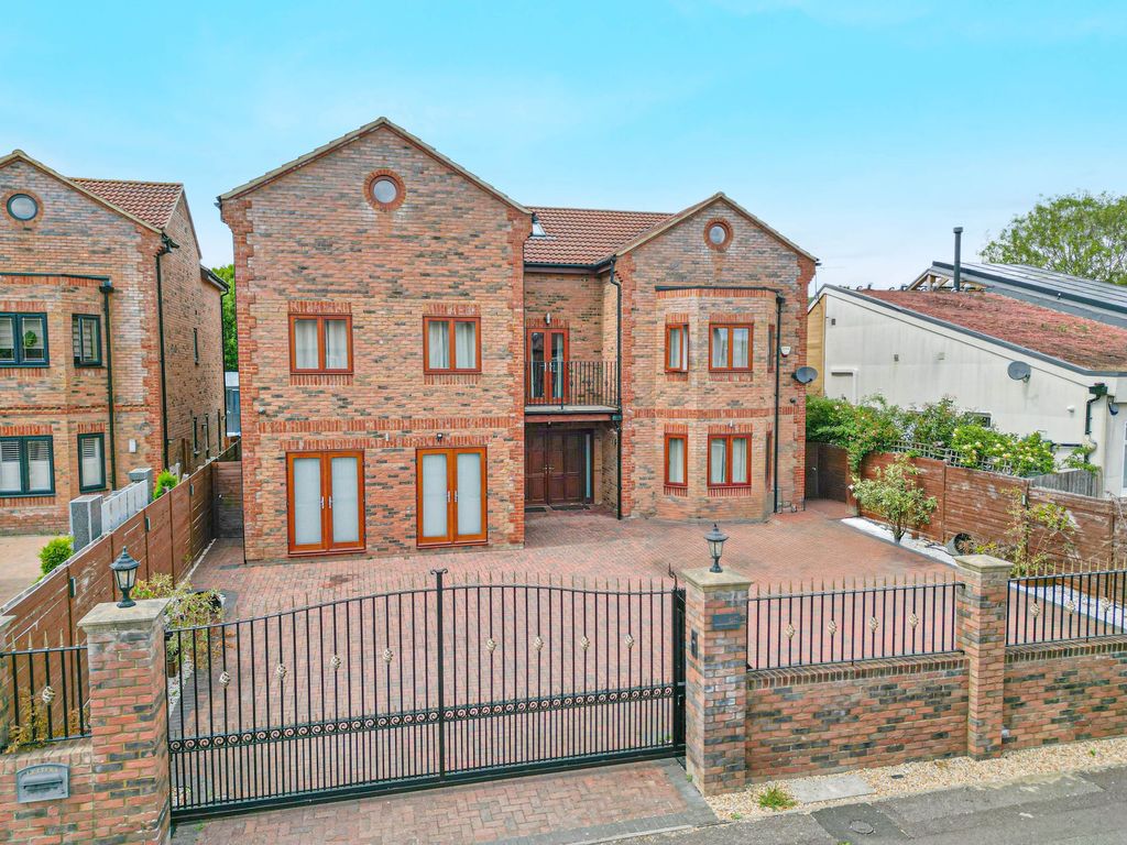 Property photo 1 of 33