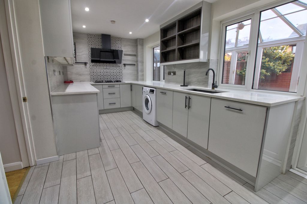 Property photo 3 of 11 Photo #3