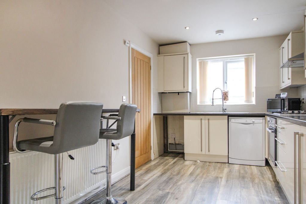 Property photo 3 of 15 Kitchen Area