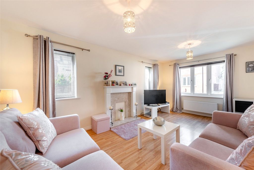 Property photo 3 of 15 Sitting Room