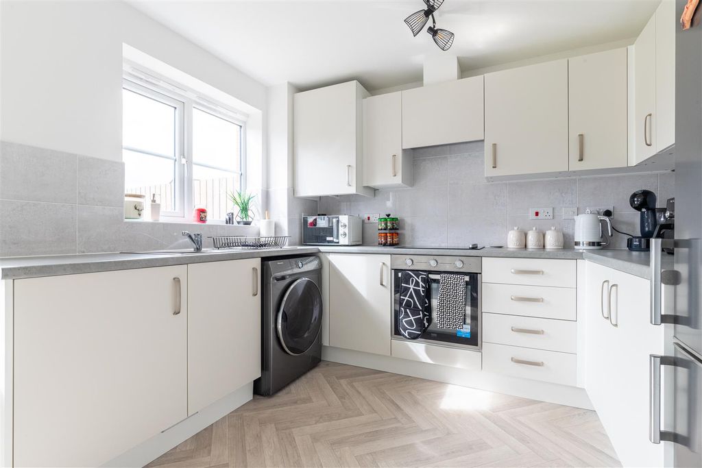 Property photo 3 of 12 Kitchen Diner