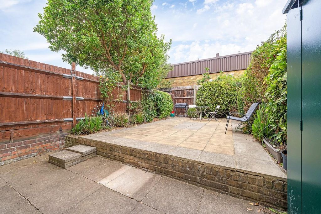 Property photo 2 of 18 Garden (2).Jpg