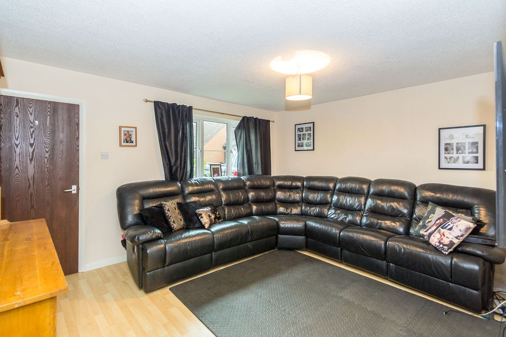 Property photo 3 of 9 Lounge.Jpg