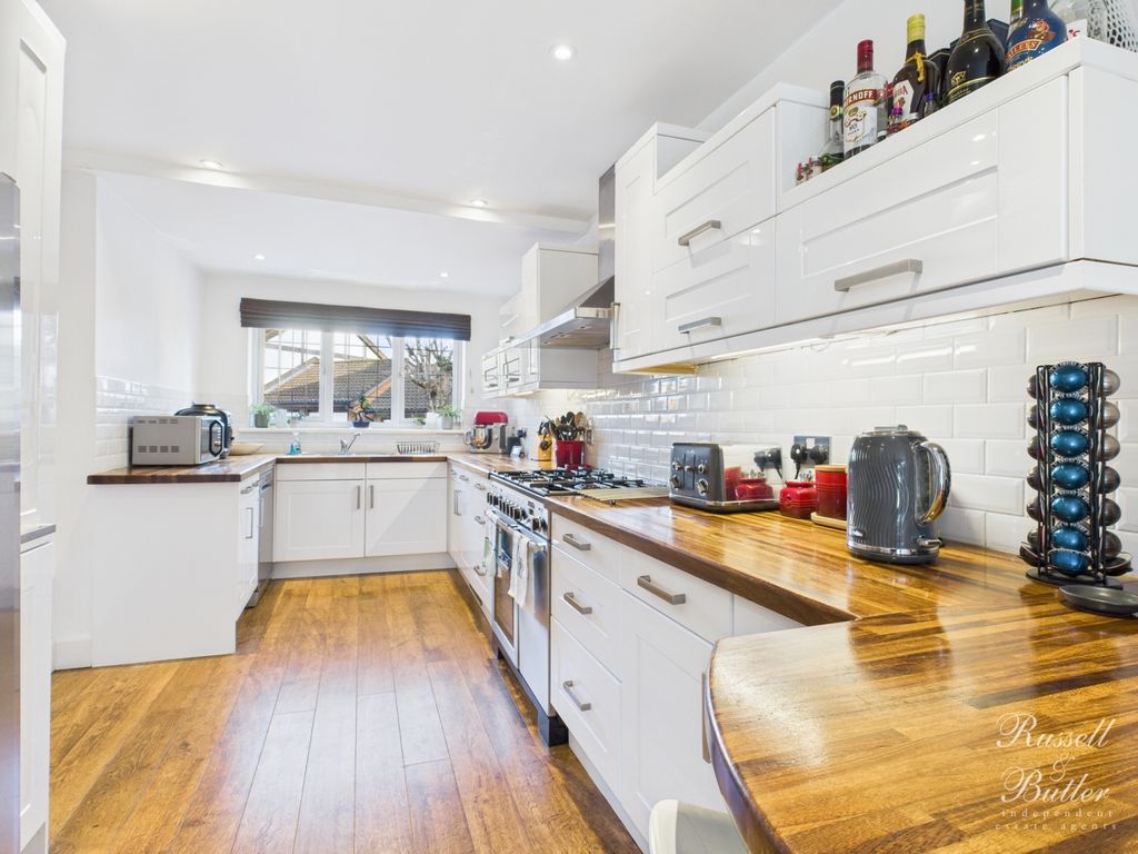 Property photo 2 of 16 Cam02127G0-Pr0372-Still001